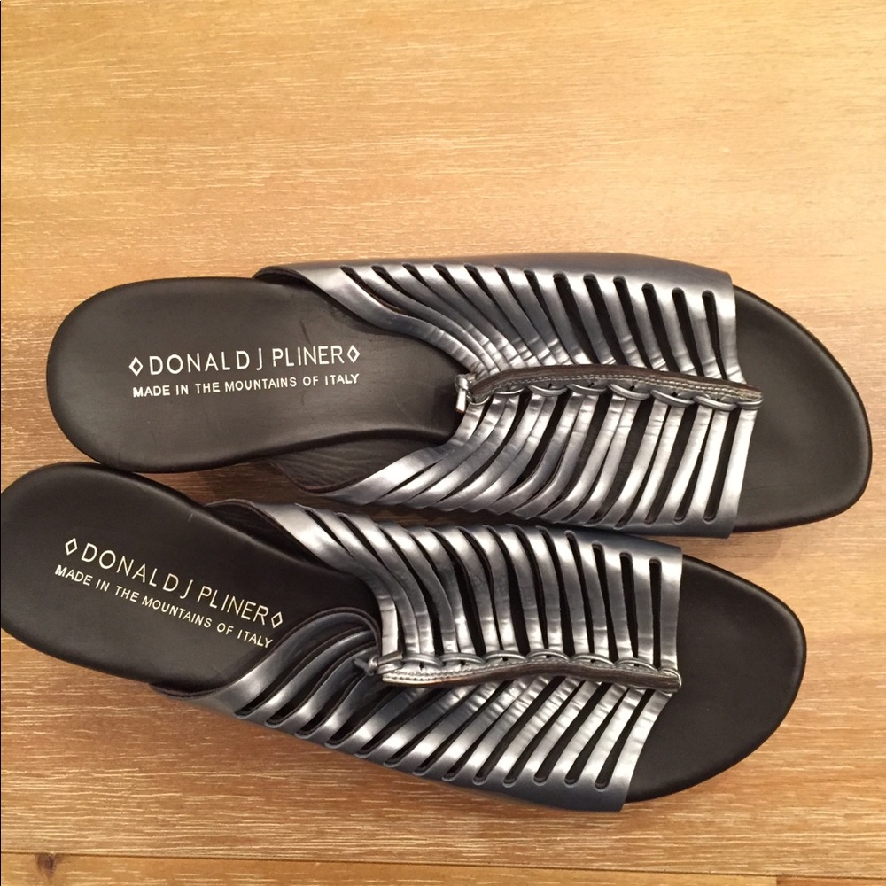 Donald J Pliner metallic wedges